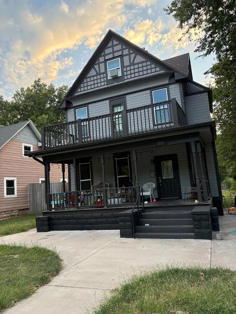 1721 N Fairview Ave — Photo 1