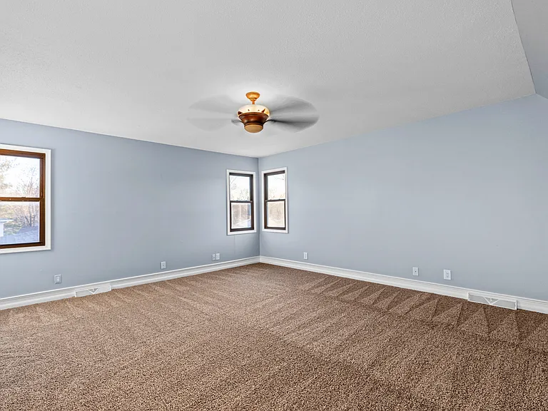 15111 Farnam Cir — Photo 15