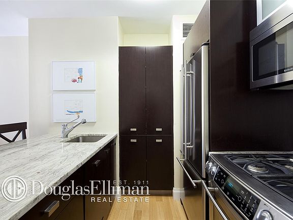 5th image of 211 E 46th St #16H