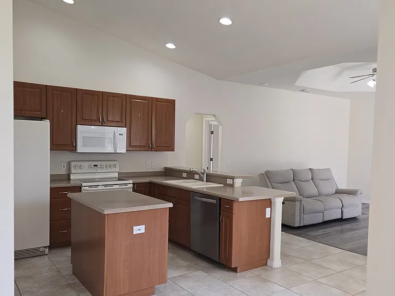 2600 Badger Ln — Photo 4