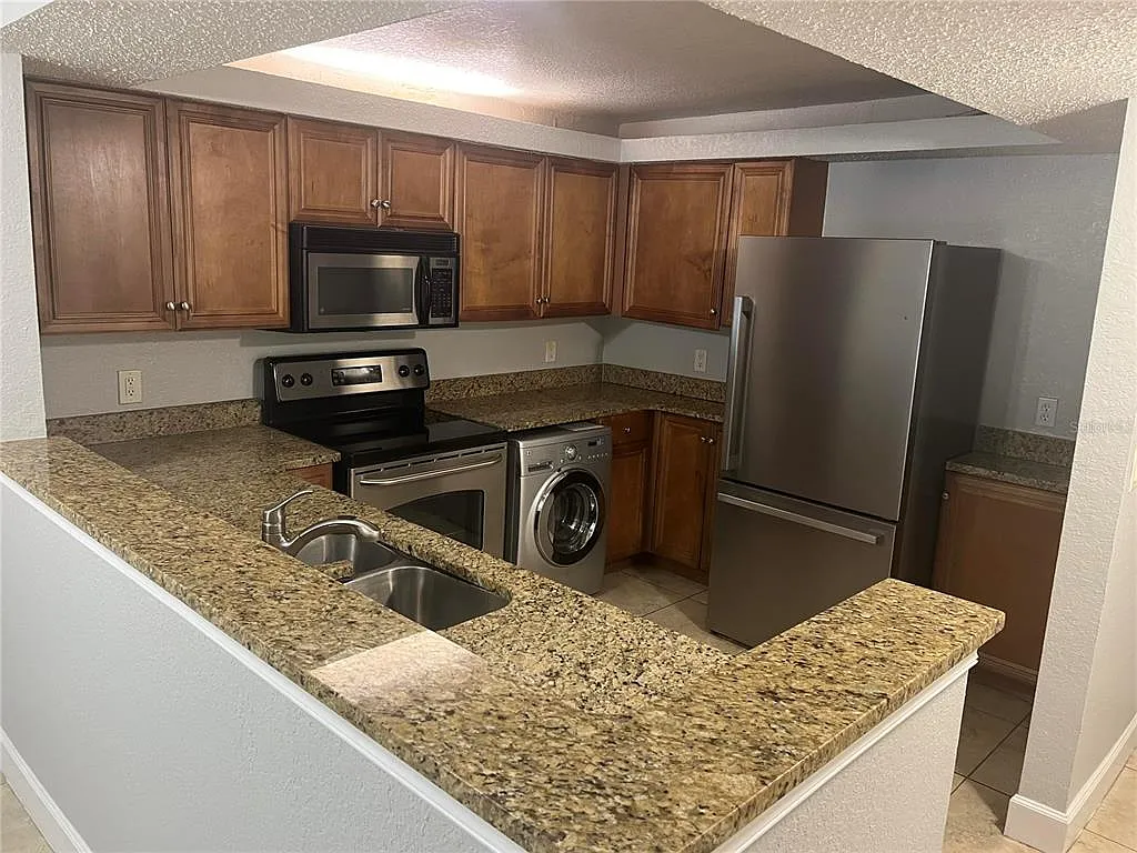 2755 Coconut Bay Ln — Photo 3