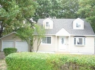325 41st St, Copiague, NY