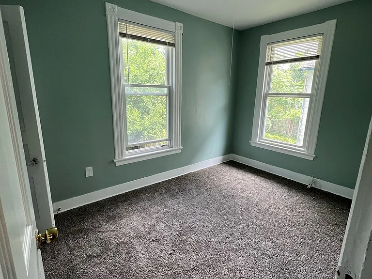 64 Fairview St — Photo 8