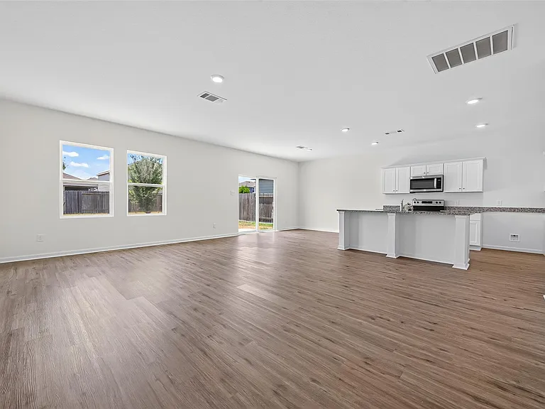 654 Amesbury Rd — Photo 10