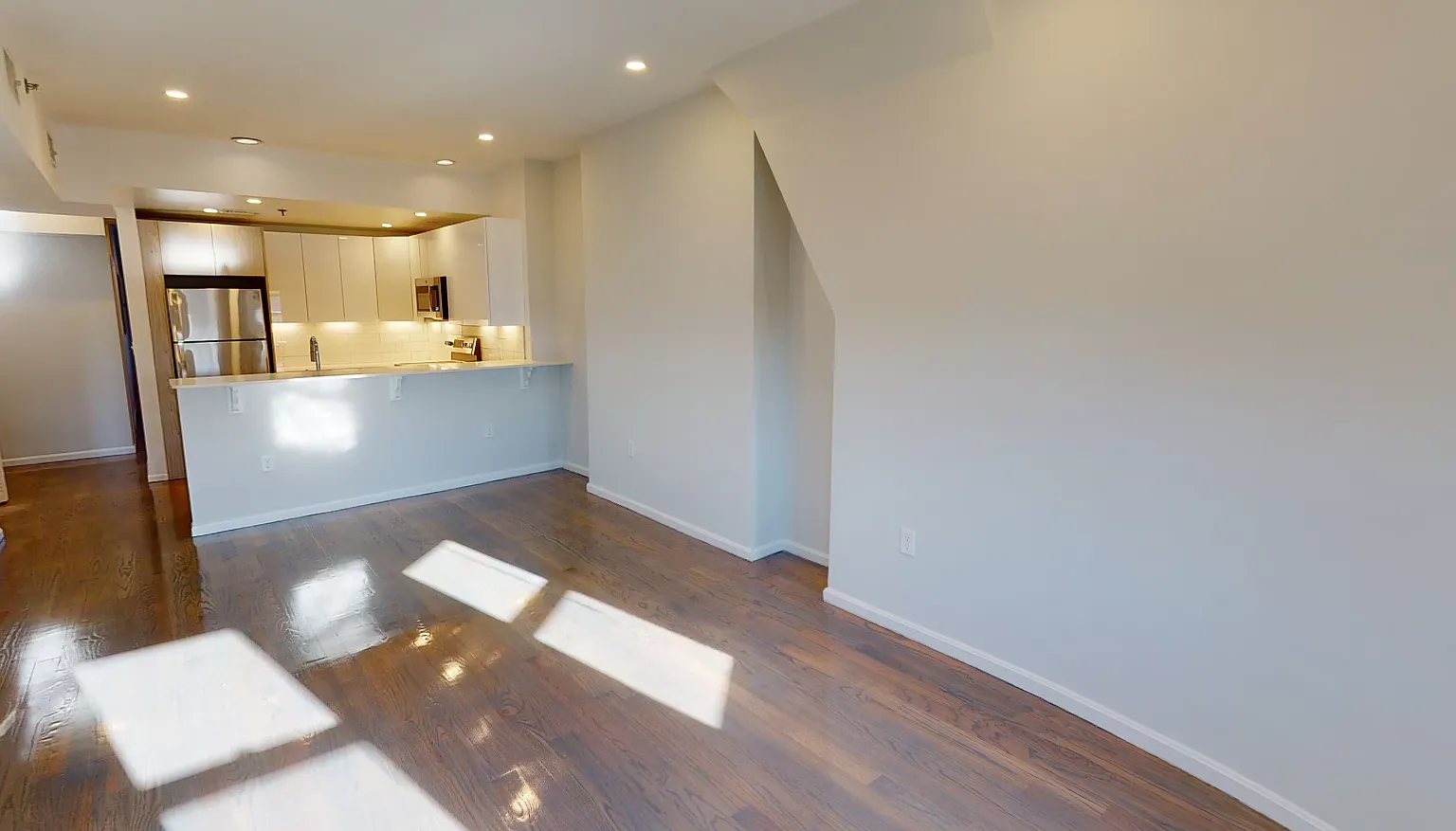 3 bed, 2250 sqft, $6,200 — Photo 2