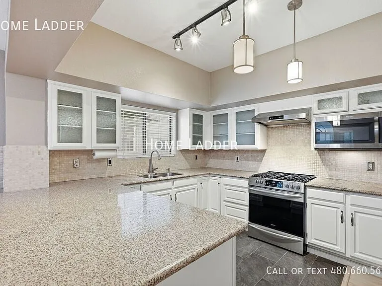 514 S Marina Dr — Photo 4