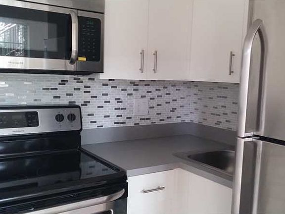 3rd image of 95 NE 41st St APT N206