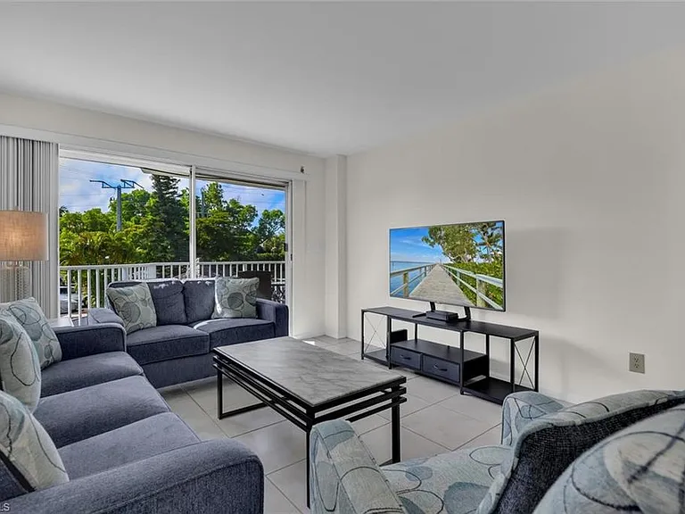 1300 Gulf Shore Blvd N #205 — Photo 9