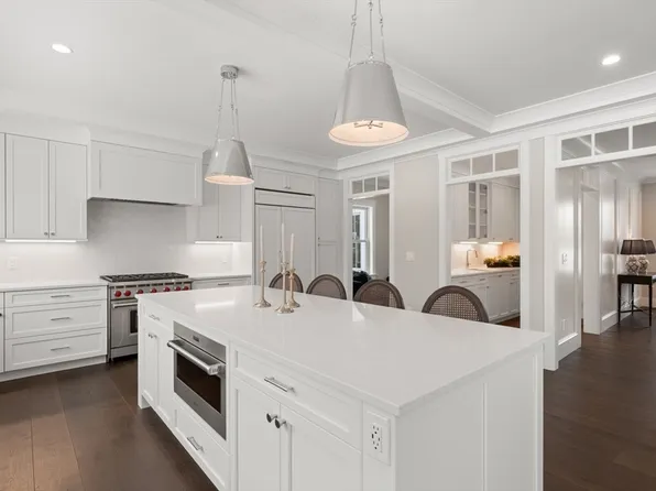 17 Wyndemere Ln, Natick, MA 01760