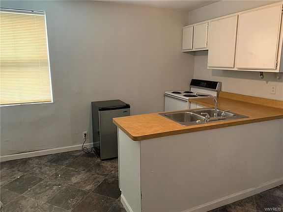 4th image of 1416 Kenmore Ave