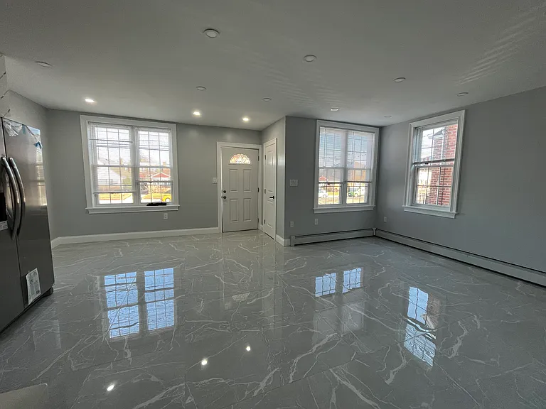 86-22 Little Neck Pkwy #2 — Photo 4
