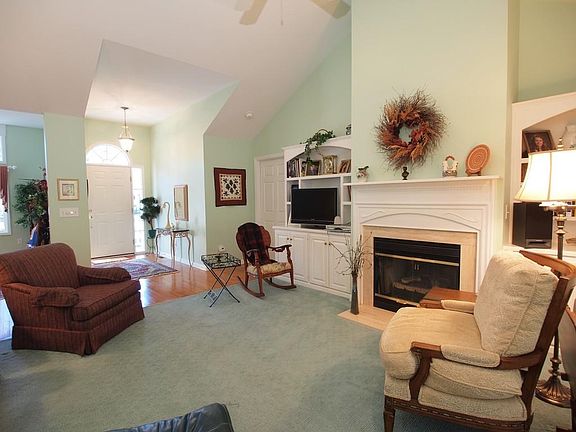 4th image of 133 Deerwood Ln