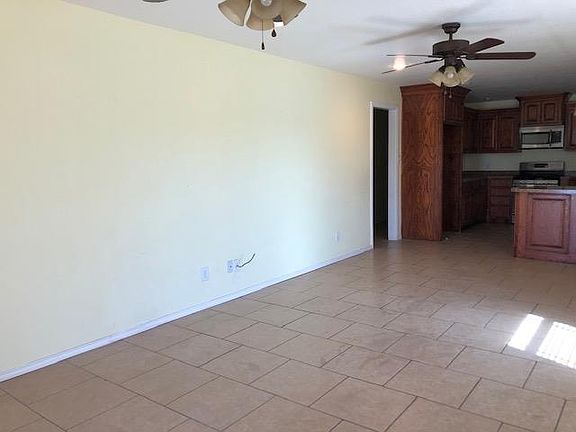 3rd image of 800 N Dallas St
