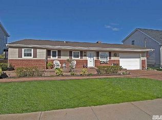 247 Gordon Pl, Freeport, NY 11520