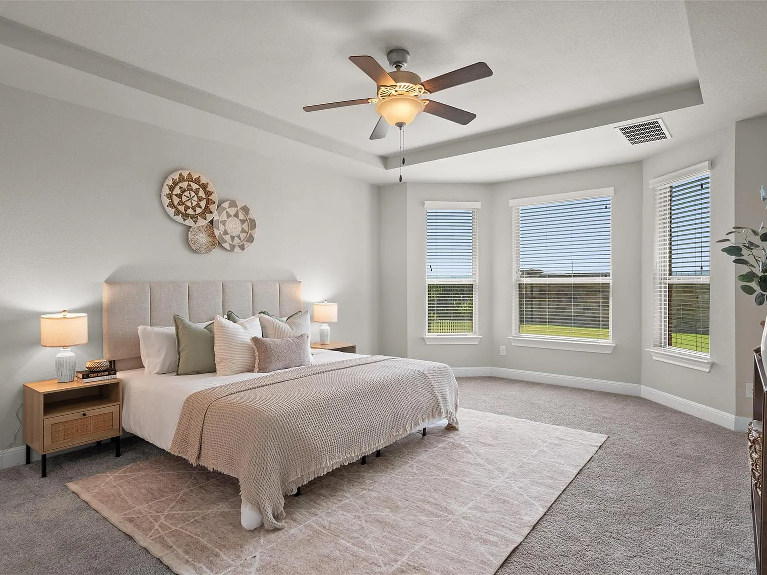 3 bed, 2.0 bath, 2295 sqft, $2,650 — Photo 4