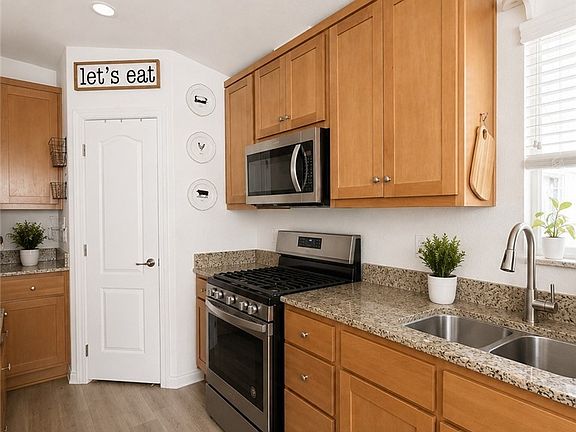 4th image of 22840 Sterling Ave #162
