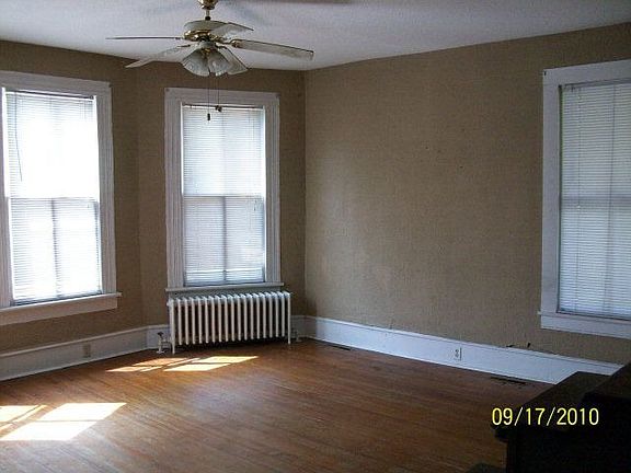 4th image of 204 Jefferson St