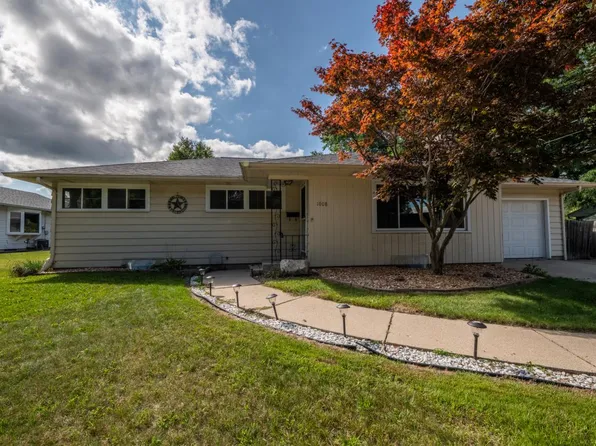 1008 Green Tree ROAD, West Bend, WI 53090