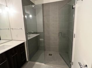 660 N Wells St #2202, Chicago, IL 60654