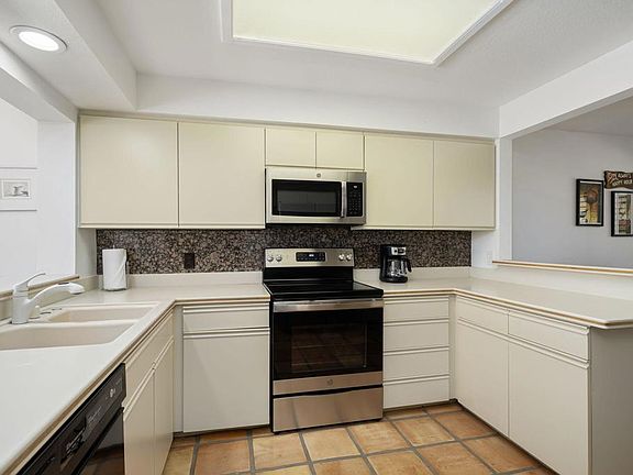 5th image of 510 Desert Falls Dr N