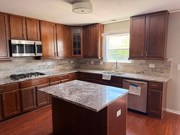 5th image of 2337 Queensbridge Dr