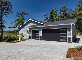992 Walker Heights Pl, Oak Harbor, WA