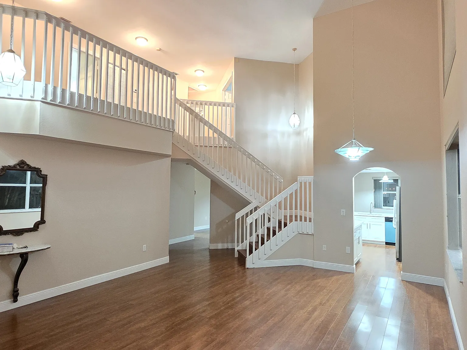4 bed, 2821 sqft, $4,875 — Photo 2