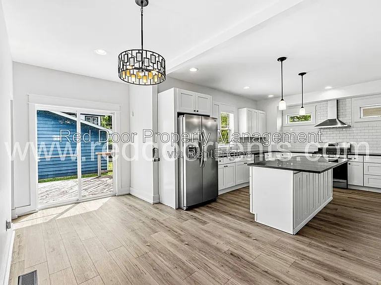 1133 Dawson St — Photo 16