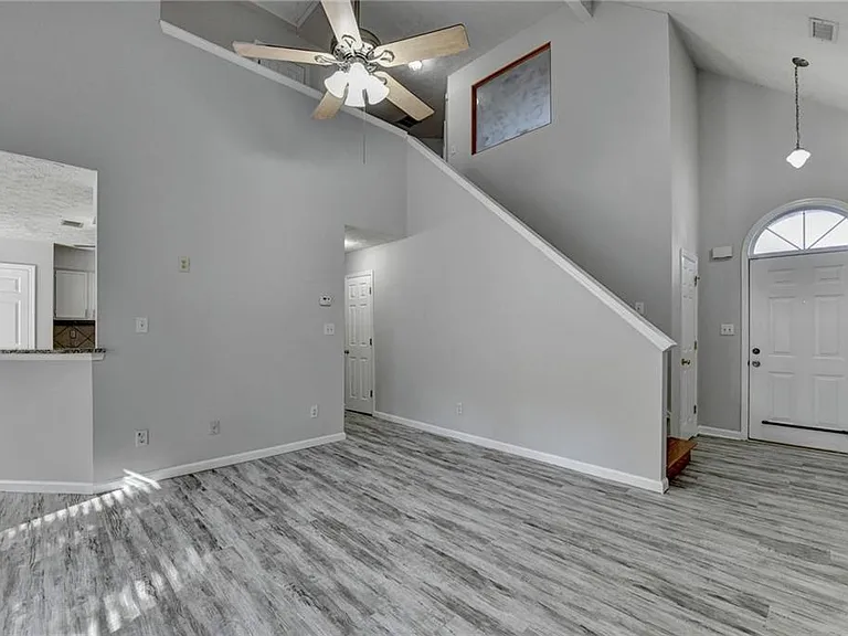 1112 Ashbury Dr — Photo 13