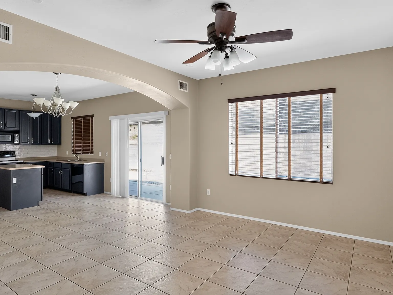 3 bed, 1534 sqft, $2,140 — Photo 4