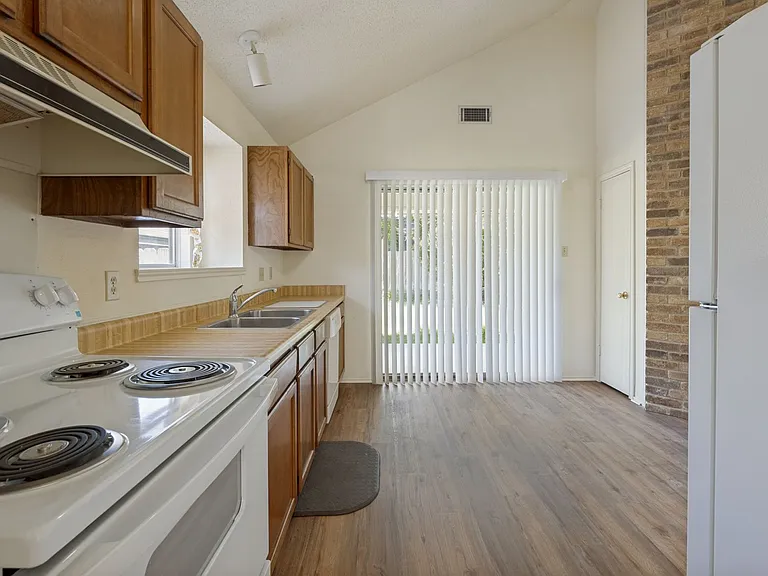 7803 Forest Rnch — Photo 10