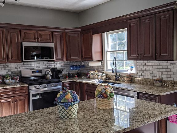 3rd image of 1511 Meadow Oak Dr