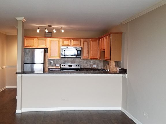 3rd image of 1636 N Wells St #1214A