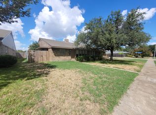 318 Towne House Ln, Richardson, TX 75081