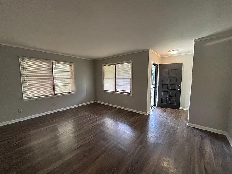 2160 Saint Elmo Ave — Photo 5
