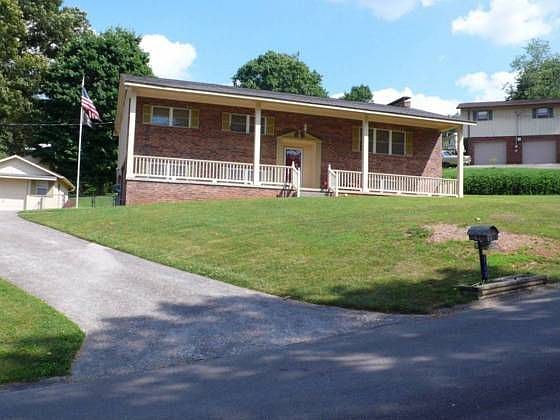 1st image of 712 Greenwich Dr
