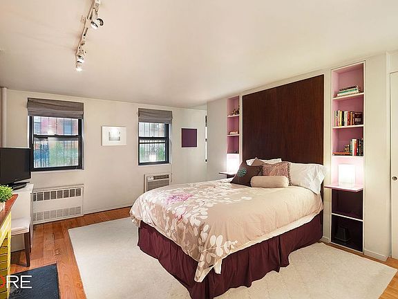 4th image of 87 Saint Marks Pl #Parlor1b