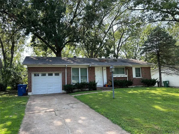 1354 Cabrillo Dr, Saint Louis, MO 63138