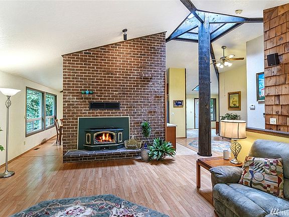 5th image of 13472 Tenino Dr W