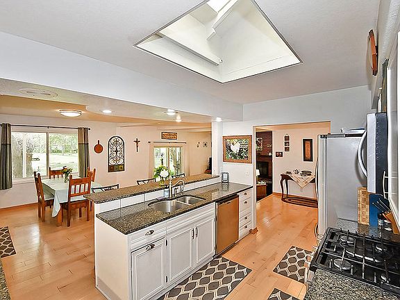 4th image of 2744 NE 24th Ave
