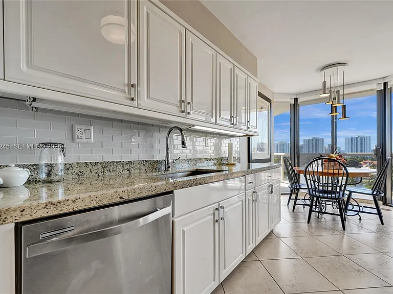 3600 Yacht Club Dr #904 — Photo 19