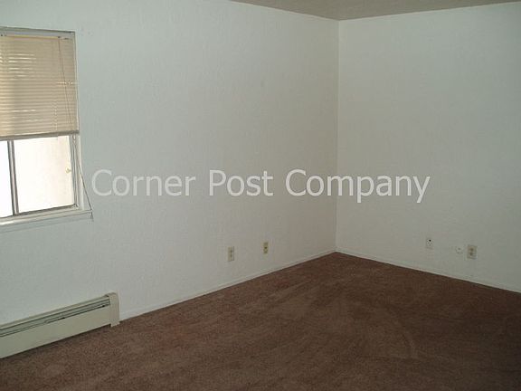 2nd image of 911 Alvarado Dr SE APT 5