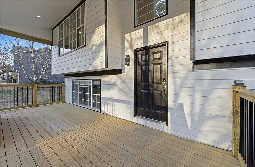 5 bed, 2238 sqft, $2,850 — Photo 2