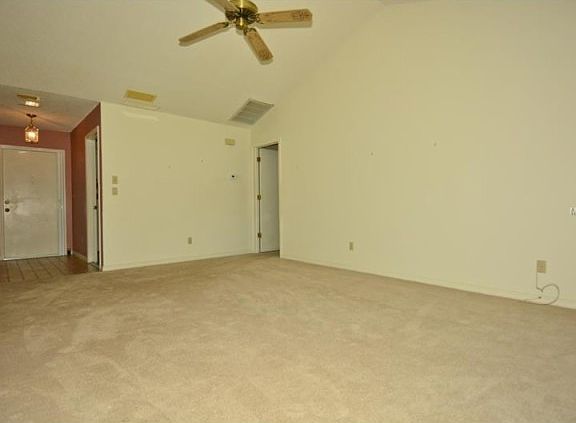 5th image of 2120 Meadowlark Ln