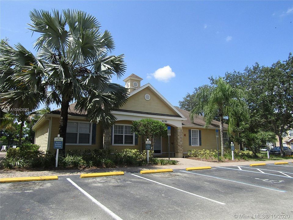 1st image of 4250 Heritage Cir #107