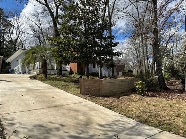 2nd image of 3318 Foxhall Rd