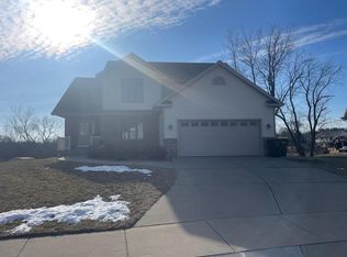 39 Jaz Cir, Reedsburg, WI 53959