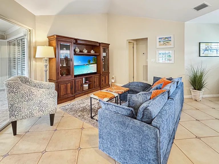 1127 E Seminole Ave #8A — Photo 12