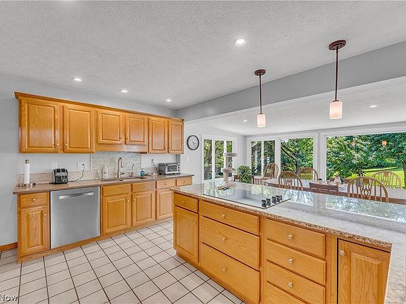 3rd image of 7170 Kingsview Rd