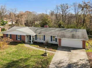 28 Estates View Dr, Fairview Heights, IL 62208